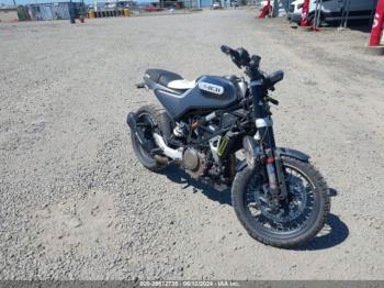  Salvage Husqvarna Vitpilen 401 Svartpilen 4