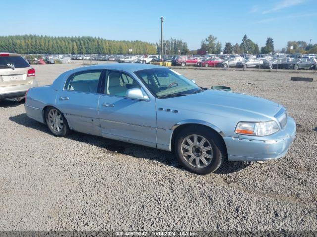  Salvage Lincoln Towncar