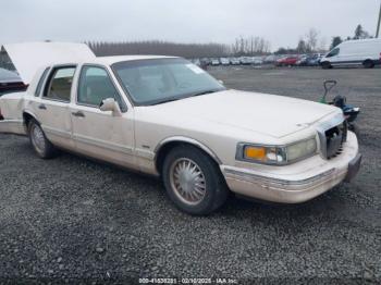  Salvage Lincoln Towncar