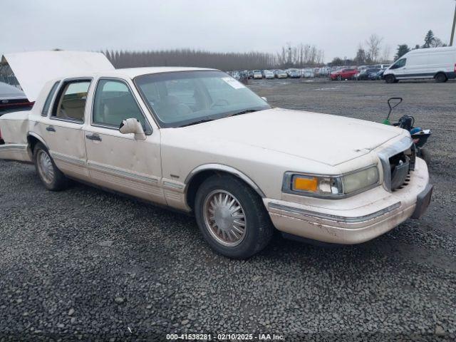  Salvage Lincoln Towncar