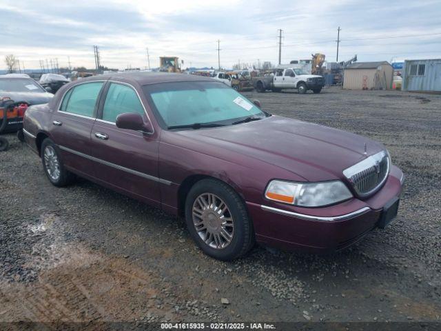  Salvage Lincoln Towncar