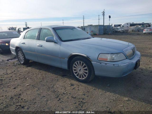  Salvage Lincoln Towncar