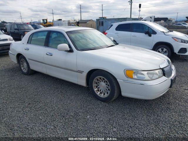  Salvage Lincoln Towncar