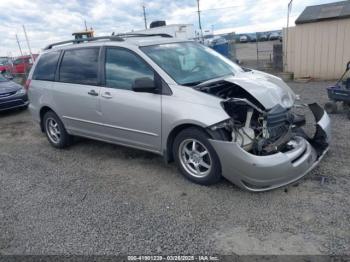  Salvage Toyota Sienna