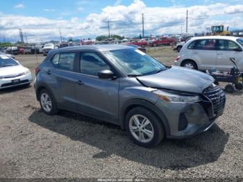  Salvage Nissan Kicks