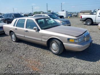  Salvage Lincoln Towncar