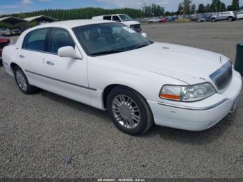  Salvage Lincoln Towncar