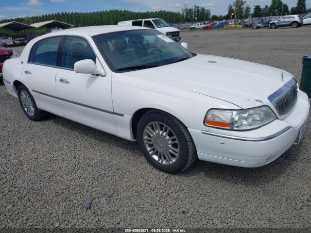  Salvage Lincoln Towncar