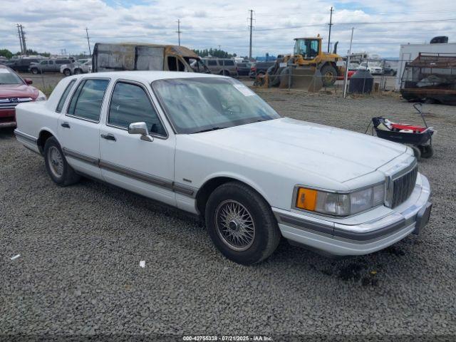  Salvage Lincoln Towncar