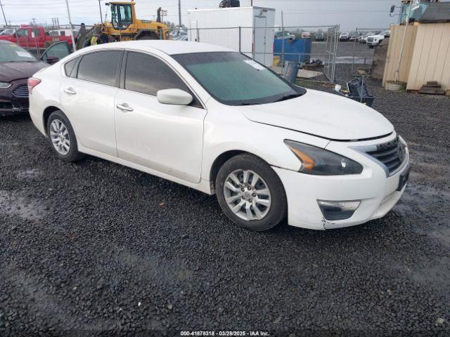  Salvage Nissan Altima