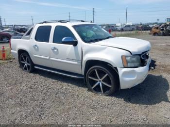  Salvage Chevrolet Avalanche 1500