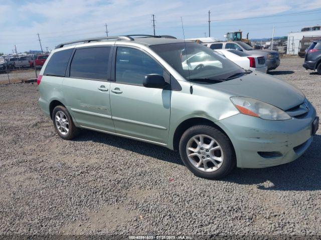 Salvage Toyota Sienna