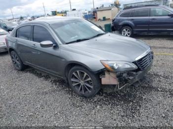  Salvage Chrysler 200