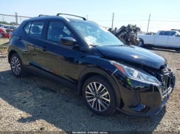  Salvage Nissan Kicks