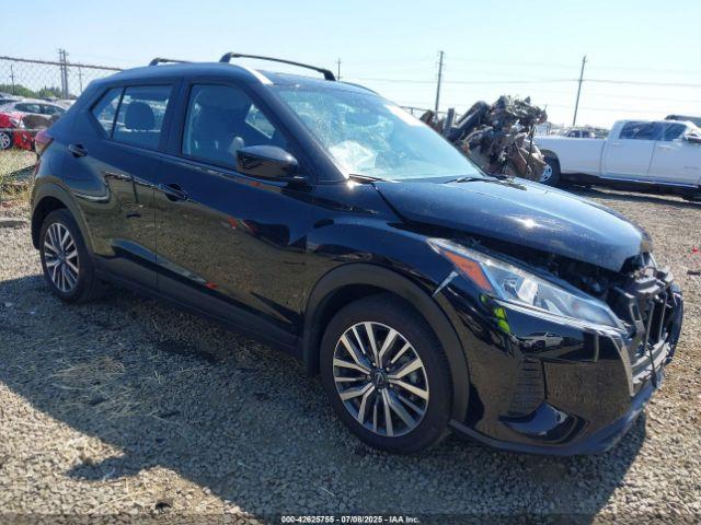  Salvage Nissan Kicks