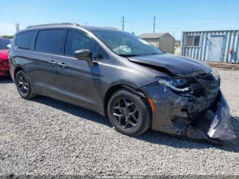  Salvage Chrysler Pacifica