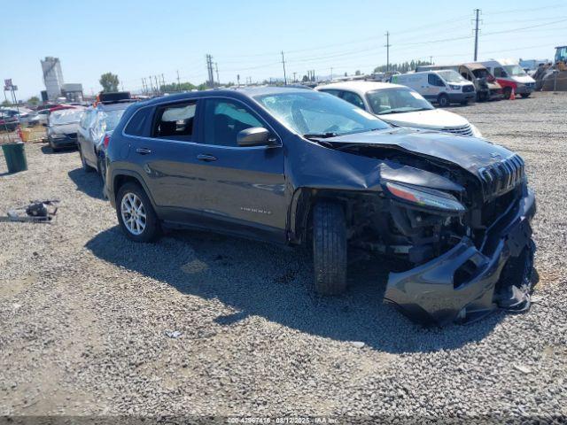  Salvage Jeep Cherokee