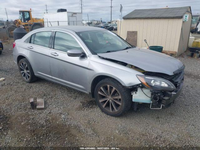  Salvage Chrysler 200