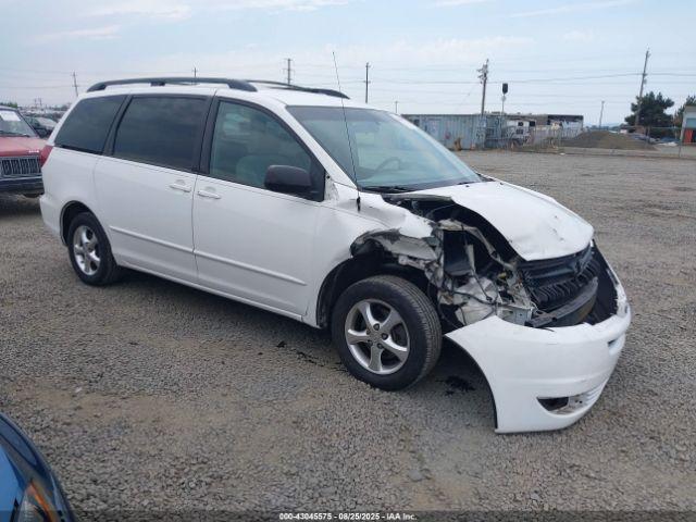  Salvage Toyota Sienna