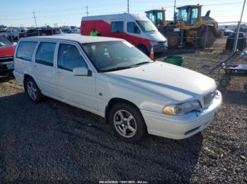  Salvage Volvo V70