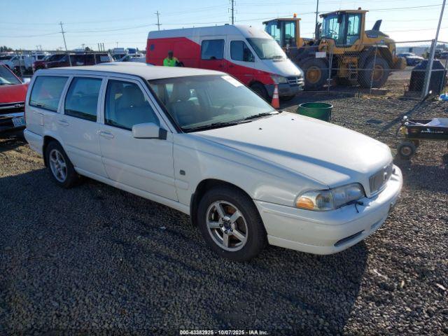  Salvage Volvo V70