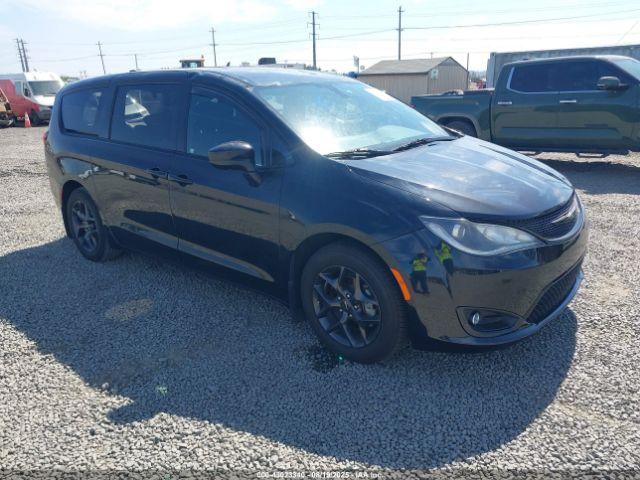  Salvage Chrysler Pacifica