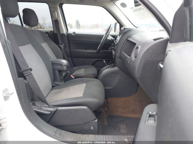 Jeep Patriot Latitude Image 10