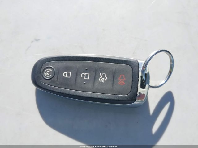 Ford Escape Titanium Image 13