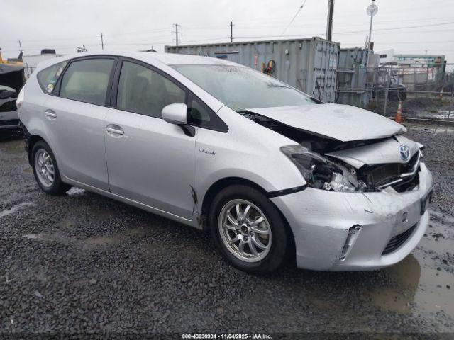  Salvage Toyota Prius v