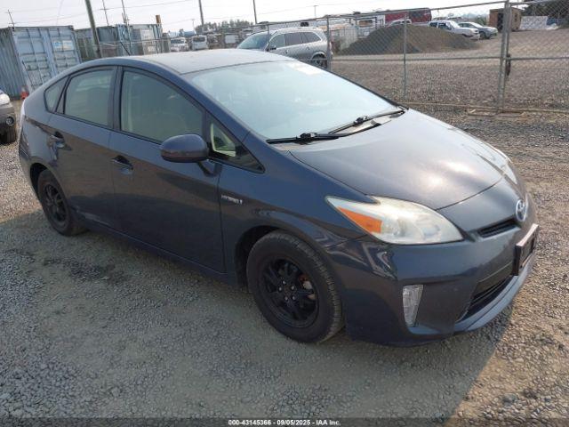  Salvage Toyota Prius