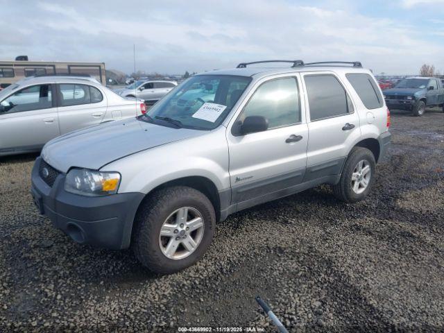 Ford Escape Hybrid Image 3