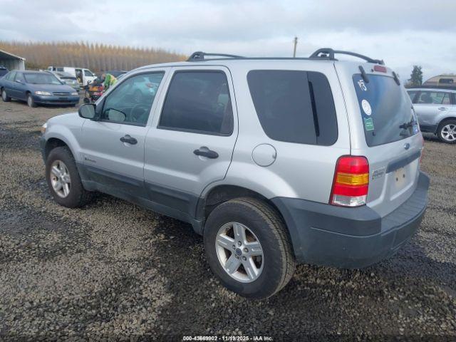 Ford Escape Hybrid Image 2