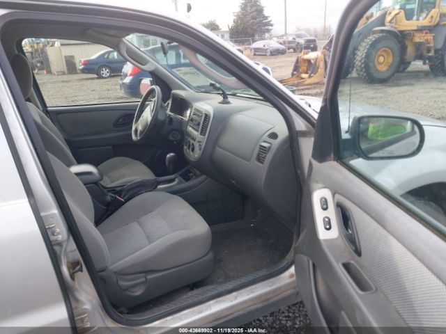 Ford Escape Hybrid Image 11