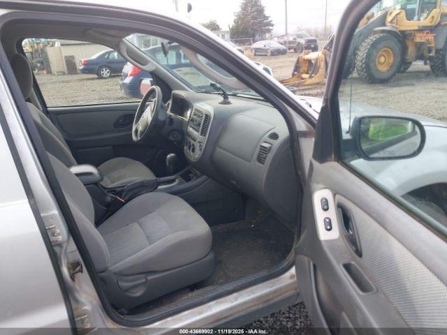 Ford Escape Hybrid Image 11