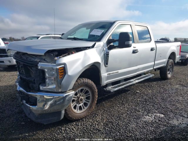 Ford F-350 Xl Image 4