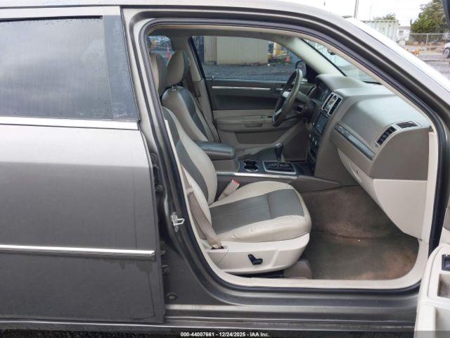 Chrysler 300 Touring Image 12