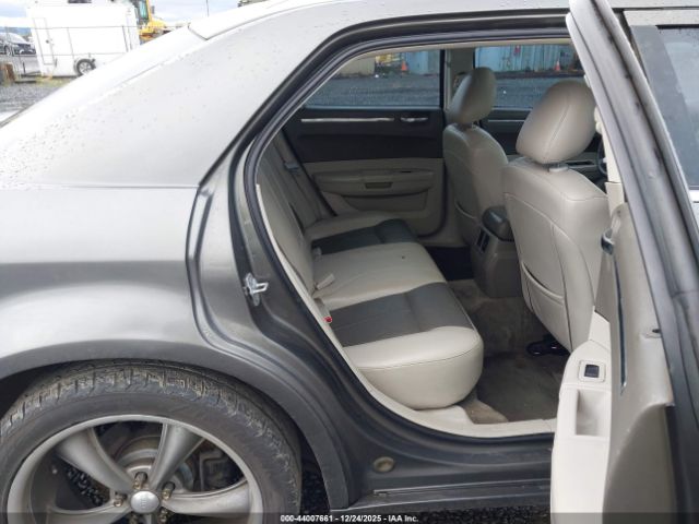 Chrysler 300 Touring Image 8