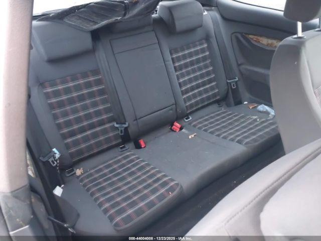 Volkswagen GTI 2-door Image 6