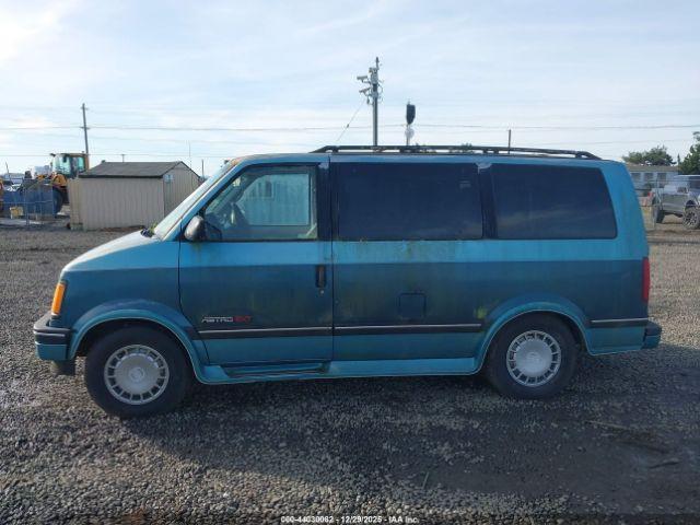 Chevrolet Astro Image 16