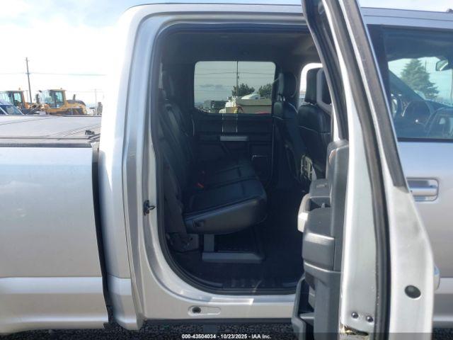 Ford F-350 Lariat Image 3