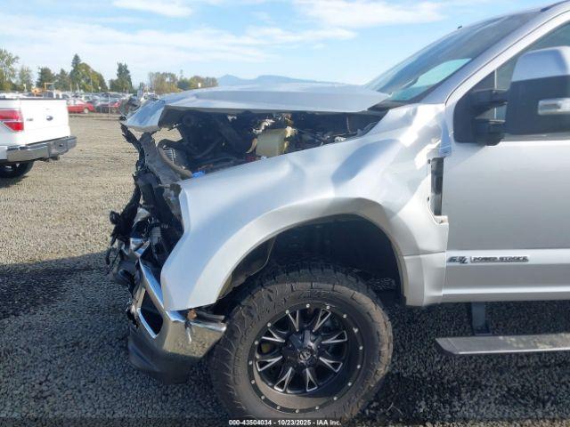 Ford F-350 Lariat Image 12