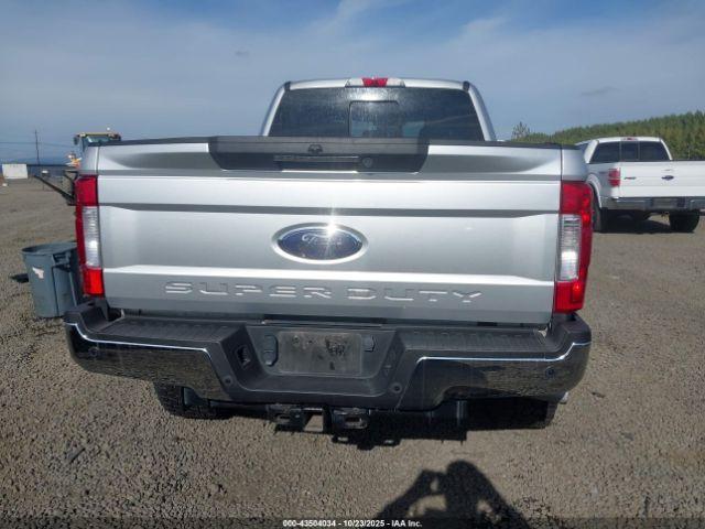 Ford F-350 Lariat Image 15