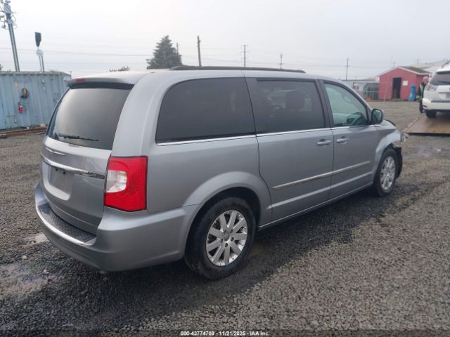 Chrysler Town & Country Touring Image 6