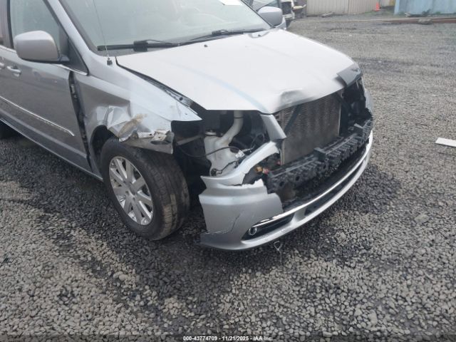 Chrysler Town & Country Touring Image 5