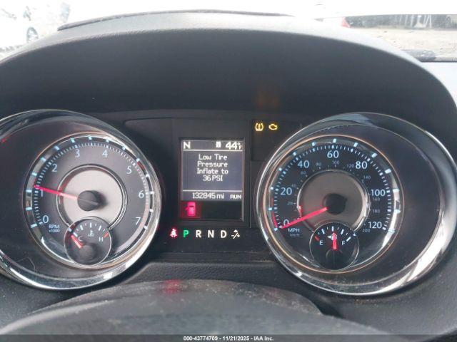 Chrysler Town & Country Touring Image 16