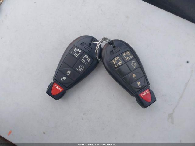 Chrysler Town & Country Touring Image 11