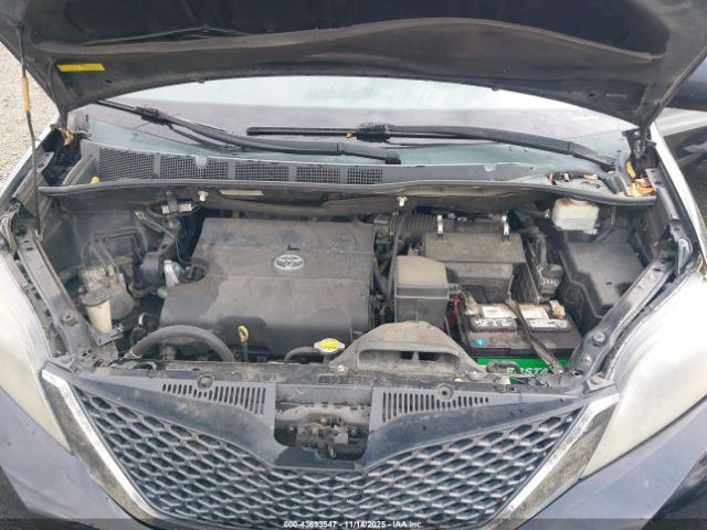 Toyota Sienna Se 8 Passenger Image 6