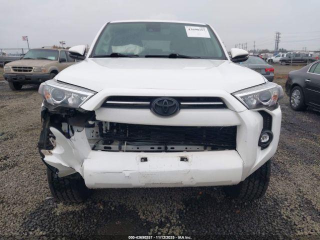 Toyota 4Runner Sr5 Premium Image 11