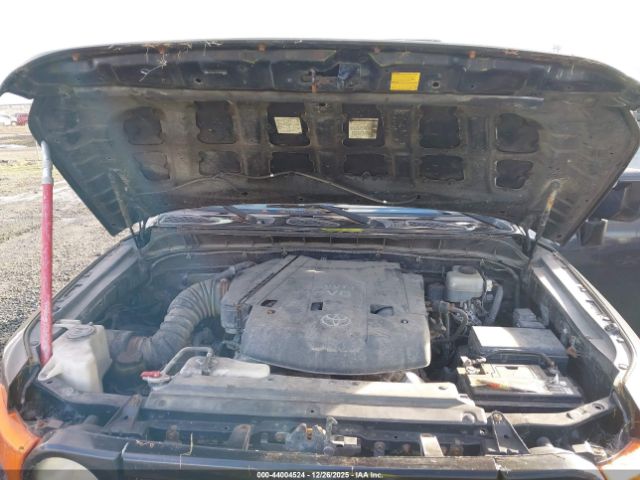 Toyota FJ Cruiser Image 10