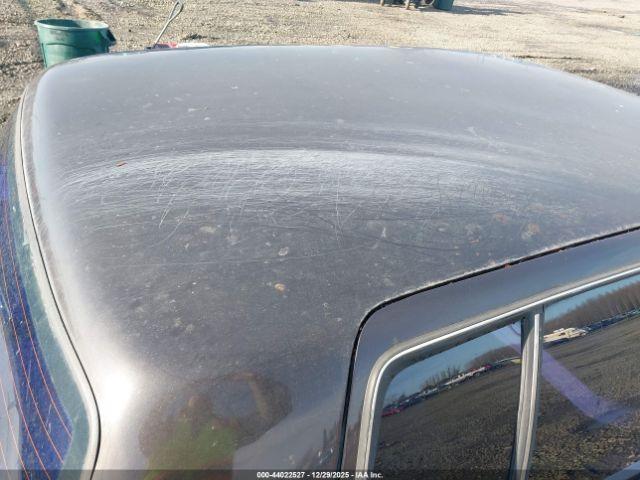 Cadillac DeVille Image 11